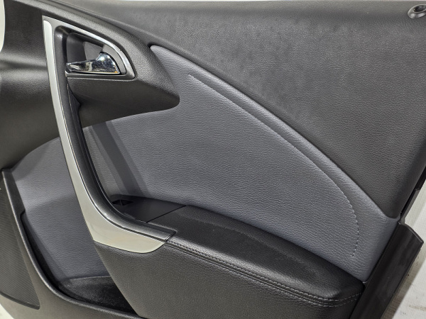 Обшивка двери передний правый Opel Astra 4 поколение (J), 2009 - 2015