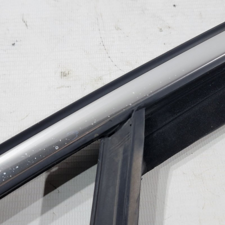 Уплотнитель стекла Volkswagen Touareg 2 поколение (NF, FL), 2010 - 2018