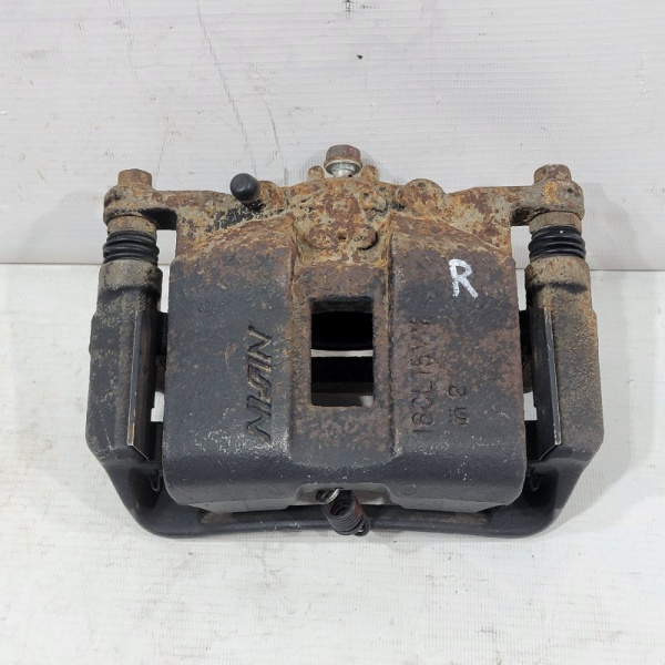 Суппорт тормозной передний правый Honda Civic 8 поколение (FD, FK, FN), 2005 - 2012